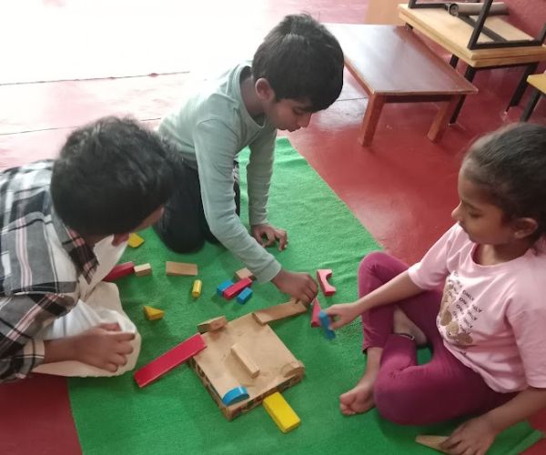 Explorative and Hands-On Learning